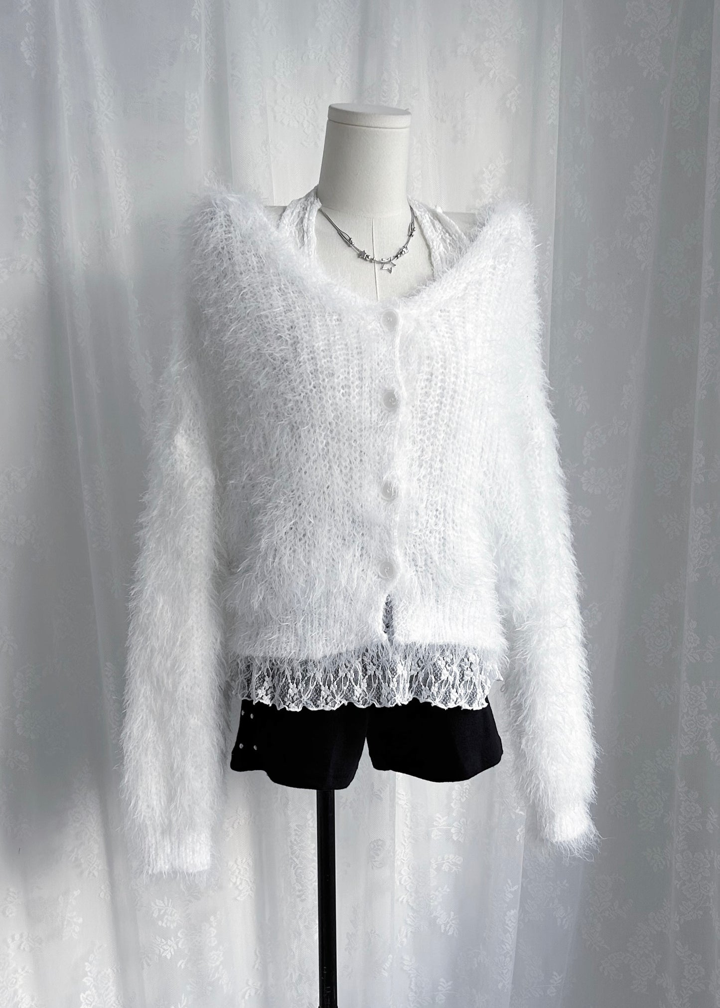 𝐌𝐨 𝐌𝐨 𝐕 𝐍𝐞𝐜𝐤 𝐂𝐚𝐫𝐝𝐢𝐠𝐚𝐧 - 𝐖𝐡𝐢𝐭𝐞