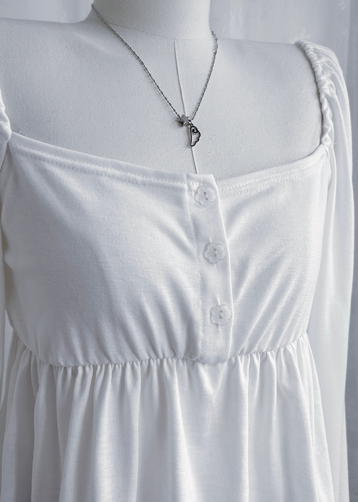 𝐌𝐢𝐤𝐚 𝐅𝐥𝐨𝐰𝐞𝐫 𝐏𝐮𝐟𝐟 𝐒𝐥𝐞𝐞𝐯𝐞 𝐓𝐨𝐩 -  𝐖𝐡𝐢𝐭𝐞