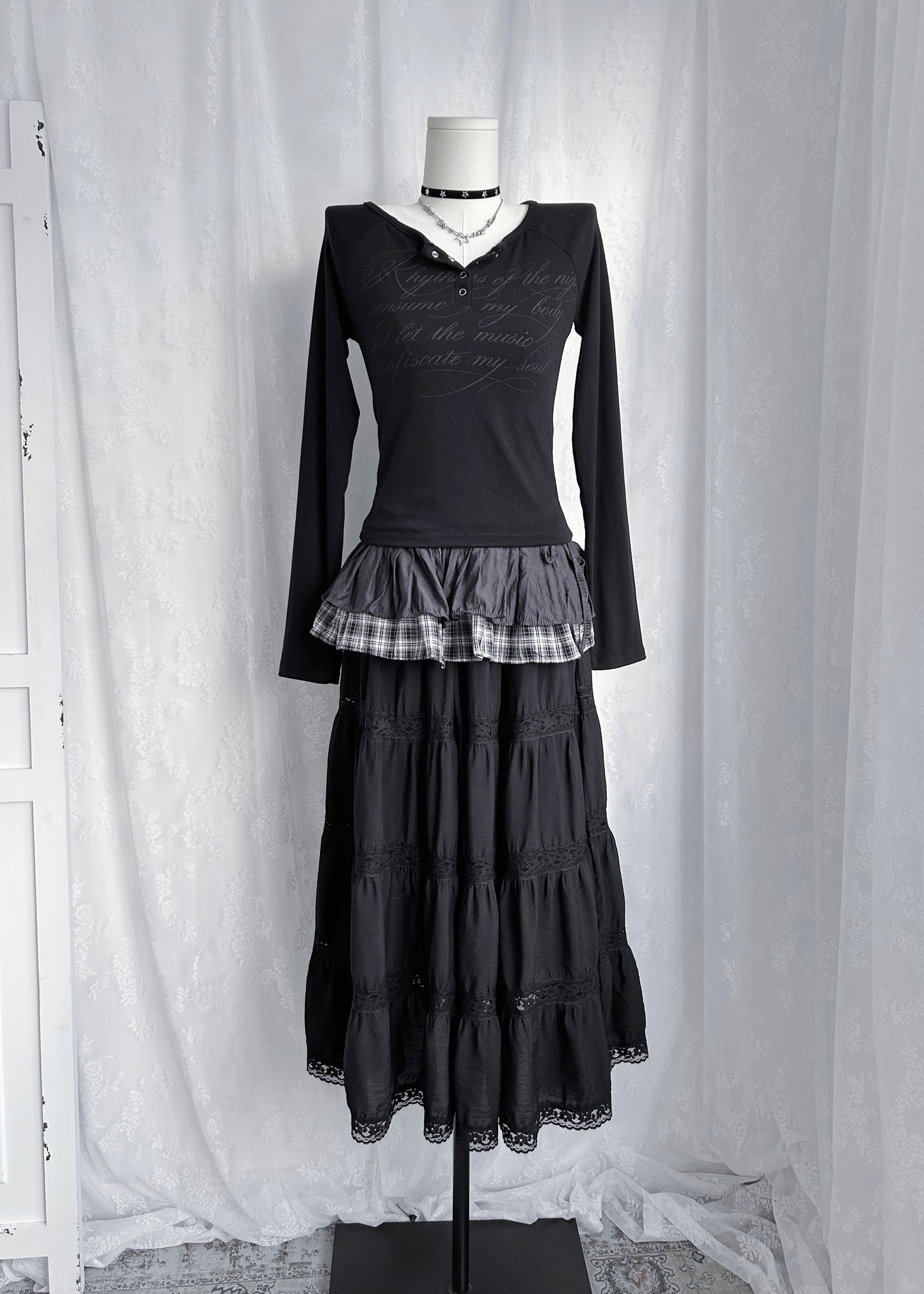 𝐋𝐮𝐝𝐨𝐯𝐢𝐜𝐚 𝐁𝐮𝐭𝐭𝐨𝐧 𝐓𝐞𝐞 - 𝐁𝐥𝐚𝐜𝐤