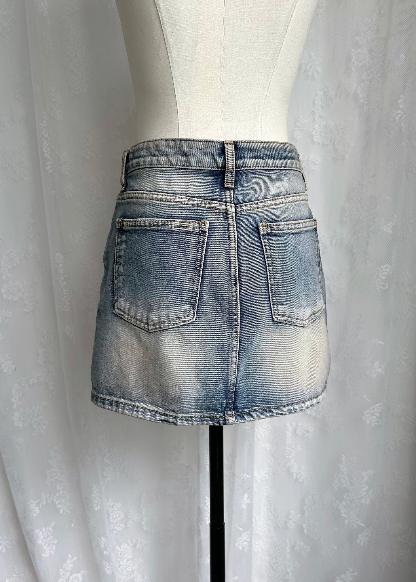 𝐃𝐚𝐧𝐢𝐞𝐥𝐚 𝐖𝐚𝐬𝐡 𝐃𝐞𝐧𝐢𝐦 𝐒𝐤𝐢𝐫𝐭